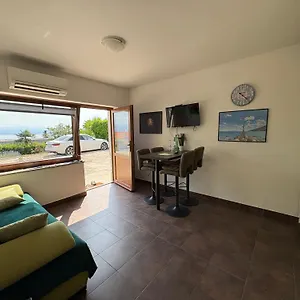 Perla - With Sea View Apartment